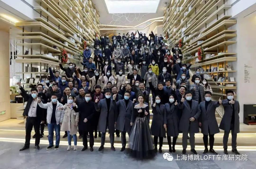 东营全国一百多人在华侨城汉口道6号参观研讨LOFT专利车库技术！